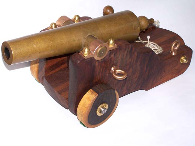 An 8 Gauge Bronze Yacht or Salute Cannon circa 1890 with original cartridge box — image 3